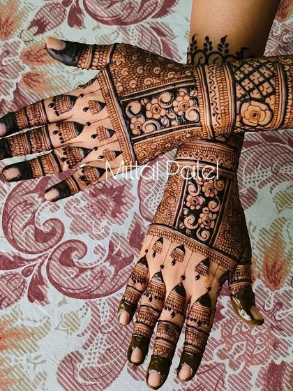 Intricate Back of Hand Designs photo 19