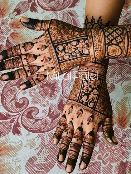 A heavy Indian back-hand design with floral bands and delicate hanging jhumka motifs. This style provides a very full and traditional look.