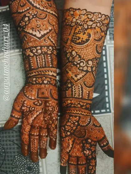 A close-up of the stunningly dark and even stain achieved with my henna. This is the kind of bridal colour every bride dreams of.