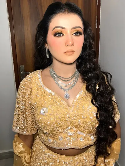 The frontal view shows how the necklace perfectly fills the neckline of her blouse.