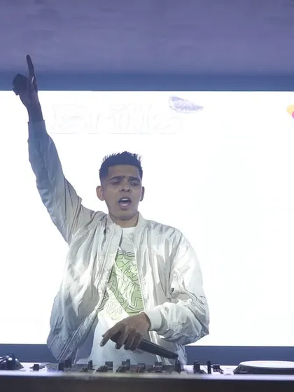 One hand up for the crowd at Brillo, Nagpur. The energy was electric.