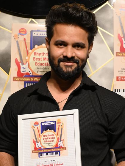 We believe in recognizing our educators. Here is Saurabh Sakpal receiving the "Rhythmite Best Music Educator" award for his excellence in teaching the guitar.