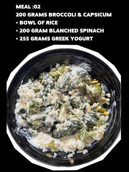 Meal 2 from my fat loss plan: a high-volume bowl with rice, broccoli, spinach, and Greek yogurt. It's packed with protein and micronutrients.