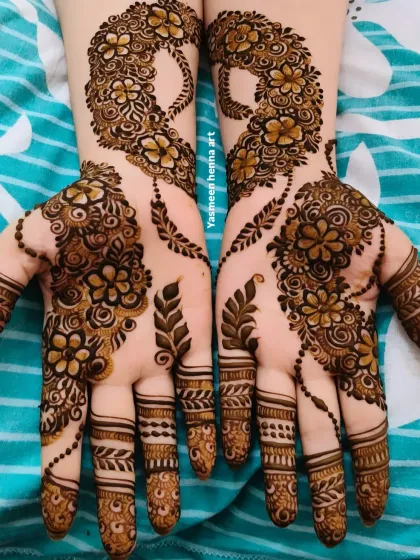 Another view of this beautiful and contemporary back-of-hand design.