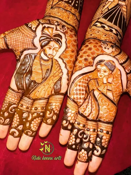 A classic Dulha-Dulhan portrait design, a must-know for any professional bridal artist. We focus on achieving symmetry and capturing the essence of the couple on both palms.