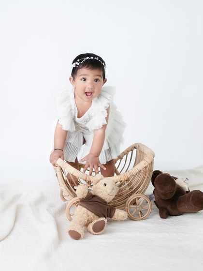 Absolute love for whites. This little one is having fun playing in a simple setup, creating a bright, airy, and joyful portrait.