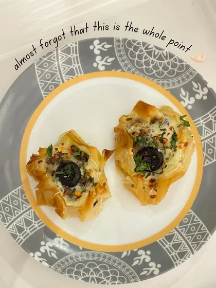 A plate of our crispy, star shaped appetizers, showing that even the smallest details are beautifully presented.