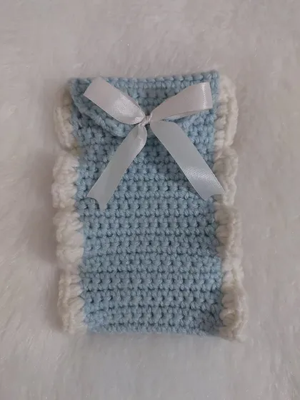 I also make small custom accessories like this mini camera holder, complete with a delicate ruffle border and a sweet ribbon bow.
