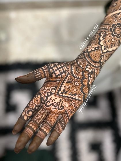The palm of bride Madeeha, featuring her name beautifully written in Urdu calligraphy.