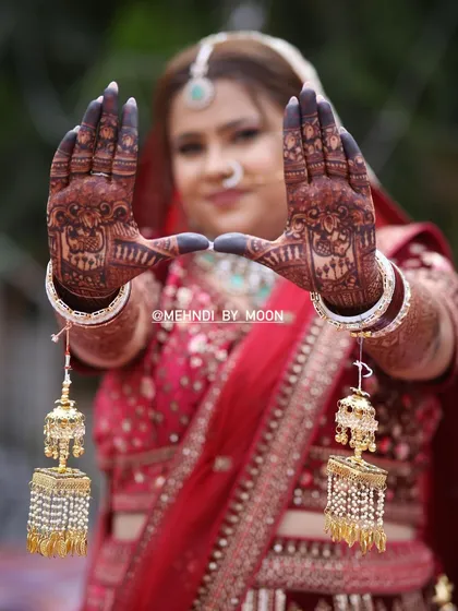The final result is everything. A deep, rich henna stain is the promise I make to all my brides. This is the beautiful, dark color you can expect after my work is done, captured perfectly on her special day.