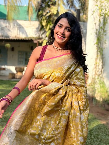 A beautiful, sunny portrait of Jui. The makeup looks fresh and perfect for an outdoor shoot.