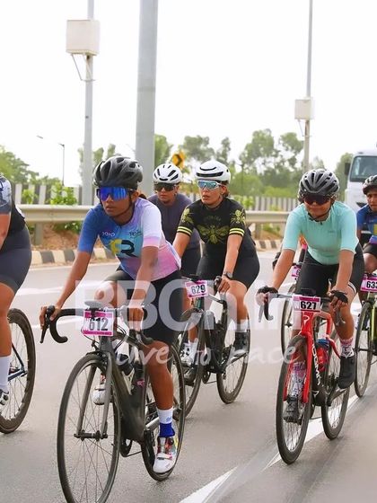 The women's peloton, a strong and competitive group, races together.