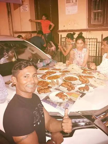 This is our kind of five-star dining. No reservations needed, just pull up, and your car bonnet becomes the best table in Mumbai. It's the real, chaotic, and beautiful street dining experience.