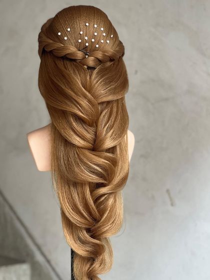 The final look of the mermaid hairstyle from the tutorial.