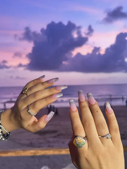 A dreamy cat-eye ombré that perfectly matches the colors of the sunset. This is what we mean by creating nail art that fits your vibe.