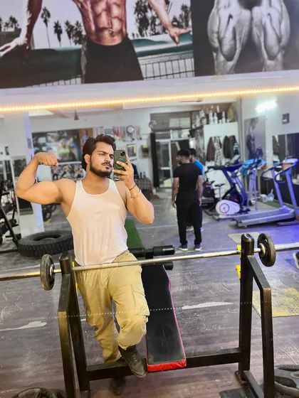 A quick bicep flex after a solid workout. I provide both training and nutrition guidance to help you build the body you want.
