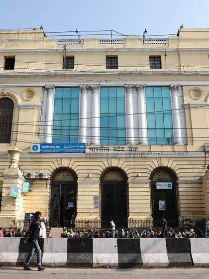 The impressive early 20th-century State Bank of India building in Chandni Chowk. This site was once part of the estate of the remarkable 18th-century ruler, Begum Samru.