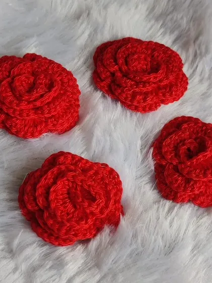 Another set of four red rose appliques, perfect for any DIY project or to be made into hair accessories. The quality of the stitch work is something I take great pride in.