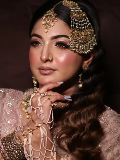This is the result of my training: a complete, professional look. Here, the focus is on the glowing skin, the intricate Passa headpiece, and the soft, romantic curls that create a perfect harmony for a Nikkah or engagement ceremony.