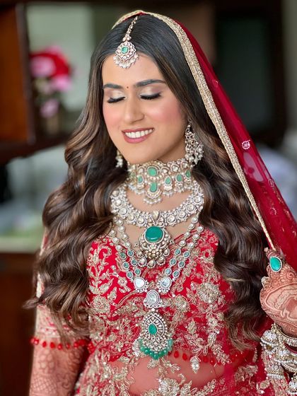 A smile that says it all. The final look is a happy bride, glowing with confidence and radiating pure elegance on her special day.