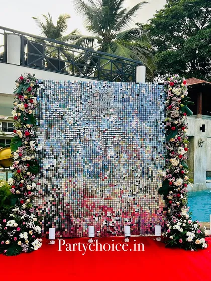 For a touch of glamour, we use elements like this shimmering silver sequin wall. It creates a dynamic photo backdrop for milestone birthdays, anniversaries, or receptions, especially for poolside or evening events.