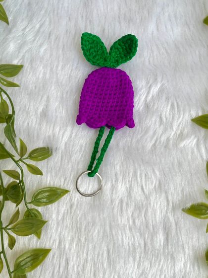 A single purple tulip keychain, perfect for adding a pop of color to your keys.