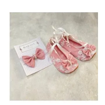 A closer look at our handmade soft booties in pink, paired with a matching velvet bow headband.