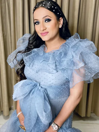 She looks absolutely angelic and is glowing from within, ready to celebrate the upcoming arrival of her baby boy.