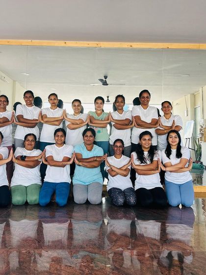 Another shot of our strong community after the Rathasapthami challenge. Lots of love, strength, and good energies to you all.