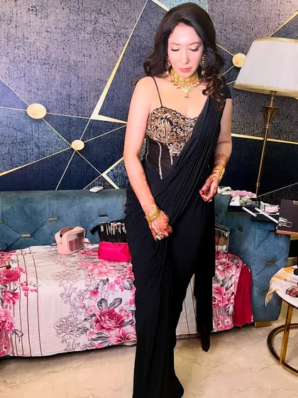 The full look, ready for a night of celebration. The black and gold outfit is perfectly complemented by the glamorous makeup.