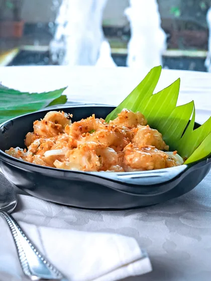 Try the Crispy Fried Squid tossed in butter and garlic, a heartwarming gastronomic bonanza from our Seafood Festival.