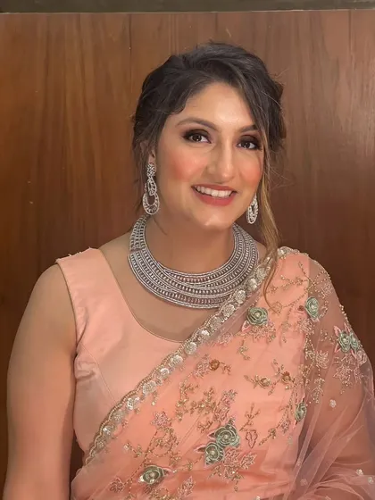 A smiling portrait of the glamorous Mehendi look. The makeup is blended to perfection, creating a flawless finish.