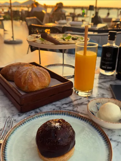 The perfect end to a beautiful meal. This dessert and fresh juice were part of my sunset dinner. It’s all about balance and enjoying life’s delicious moments, which is a big part of my food philosophy.