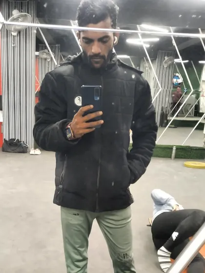 A selfie at The Fit Zone gym. Dressed and ready to put in the work.