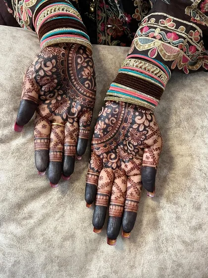Look at that stain. The deep, almost black color is what you get with pure, chemical-free henna.