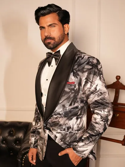 A different angle of the Concerto Tuxedo, highlighting the sharp contrast and the impeccable fit of the jacket.