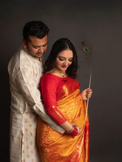 Celebrating heritage and tradition with a beautiful ethnic wear maternity shoot. The rich colors of the saree and traditional props create a truly unique and meaningful portrait.
