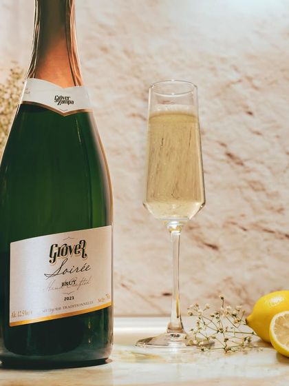 Our Soirée Brut is an elegant bubbly with refreshing citrus and floral notes. Its light, creamy texture makes it the perfect companion for festive brunches.