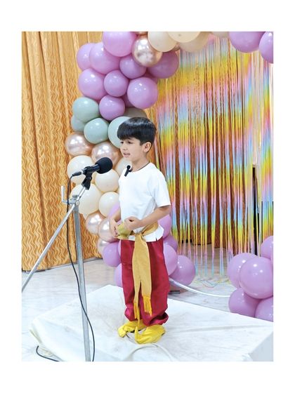 A student dressed as Aladdin, ready to share his magical story.