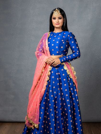 A full-length view of the actor's look. The entire ensemble, including the makeup, outfit, and jewelry, was curated by me to create a cohesive and stunning appearance.