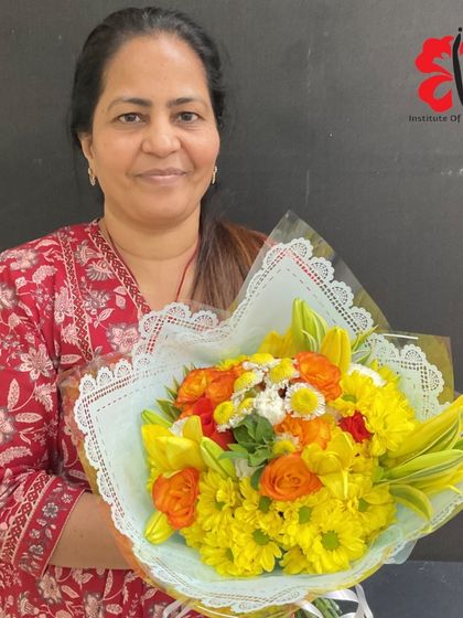 A bright and cheerful hand-tied bouquet created in our workshop. The student used a lovely mix of yellow lilies, orange roses, and daisies, wrapped beautifully for a professional look.