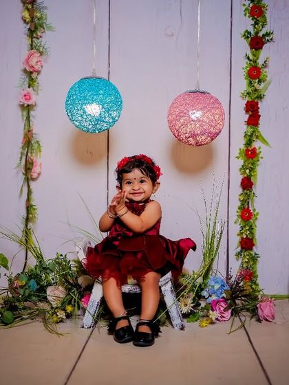 Explore our various floral and elegant setups. These sets feature props like swings, ornate chairs, and pearl decorations, all surrounded by beautiful flowers for a timeless and pretty photoshoot.