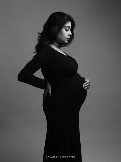 A contemplative profile, her hands cradling her belly. This image is pure emotion, enhanced by the simplicity of black and white.