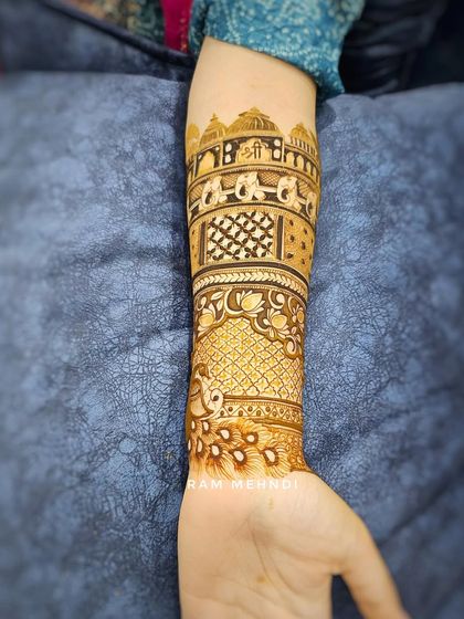 Examples of my detailed work on the back of the hand and arm, ensuring the bride looks stunning from every angle.