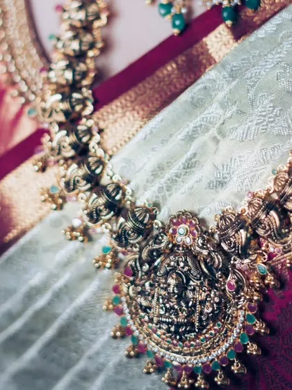 Every detail tells a part of the story. We pay close attention to the intricate beauty of bridal jewelry, like this traditional South Indian temple necklace, ensuring that every element of the bride's attire is documented with elegance.