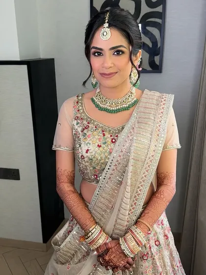 A beautiful portrait of my pastel bride. The entire look is about purpose, with every element blended to perfection for a timeless and elegant result.