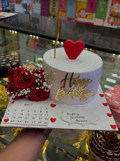 Another angle of the calendar-themed birthday cake. This design is perfect for making someone feel extra special by highlighting their big day in a unique and beautiful way.