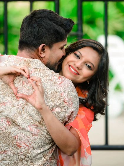 A relaxed and stylish poolside shoot. The lush green surroundings and calm water provide a beautiful, resort-like setting for casual and romantic couple photos.