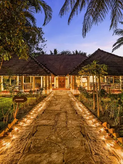 The illuminated path leading to our health and therapy center at night. The gentle lighting creates a safe and serene ambiance, guiding you towards an evening of relaxation and healing.