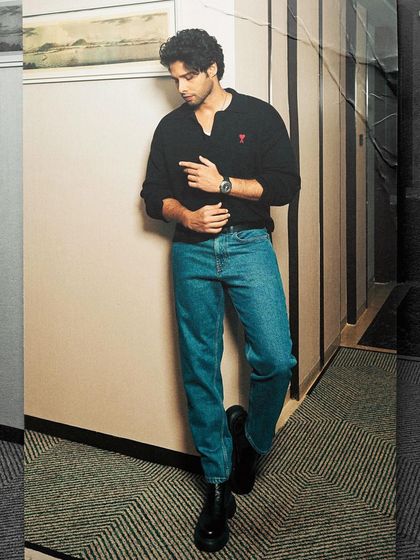 The same classic look, presented with a vintage photo effect. This style is all about effortless, everyday cool.